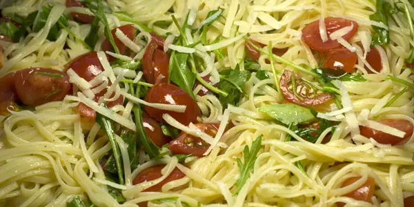 Pasta rapida I: Linguine mit Tomaten und Rucola