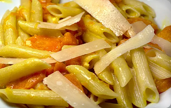 Penne mit Karotten-Kürbis-Sauce