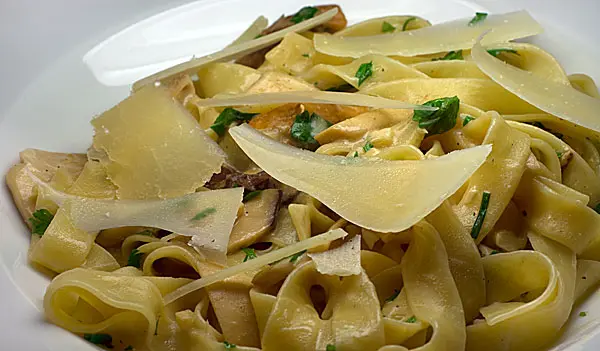 Tagliatelle mit Kräuterseitlingen