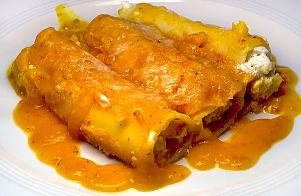 Cannelloni mit Fischfüllung und Kürbissauce