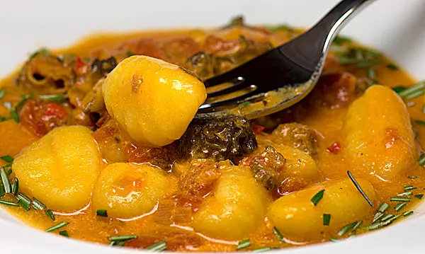 Gnocchi mit Tomaten-Morchel-Sauce