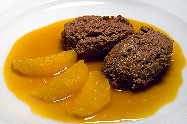 Lebkuchenmousse mit Orangenragout