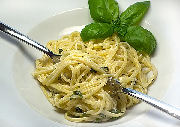 Pasta con basilico e limone