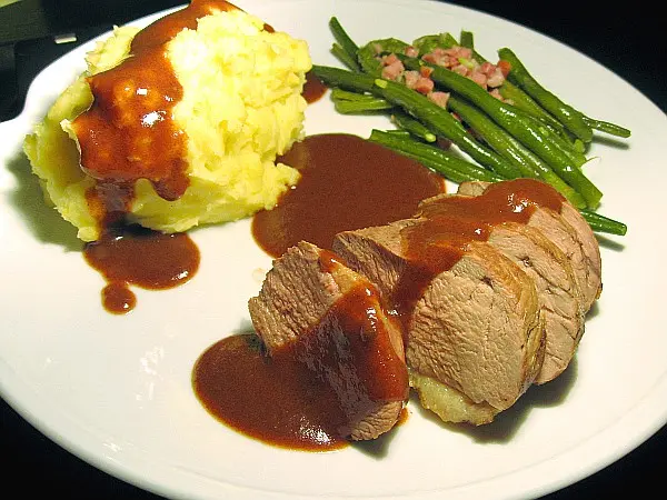 Entenbrust mit Dattel-Pflaumen-Sauce und Kartoffelcreme