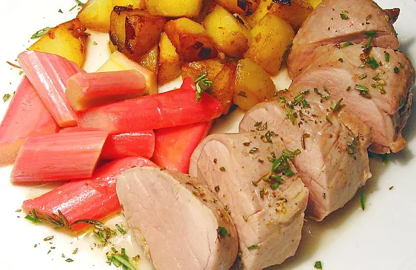 Schweinefilet mit jungem Rhabarber