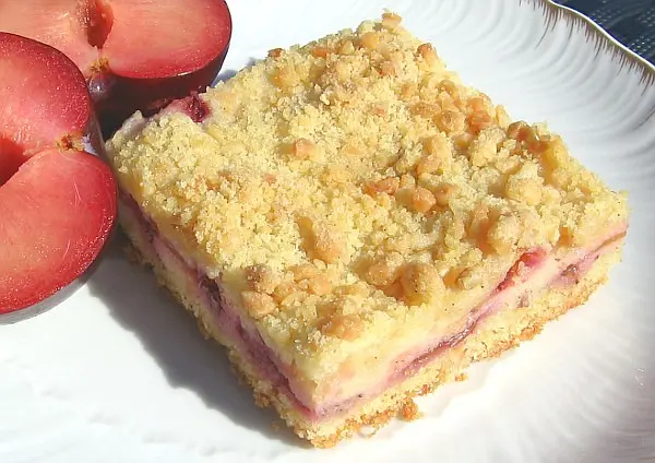 Pflaumenkuchen mit Mandel-Vanille-Streuseln