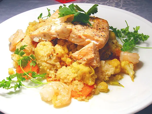 Gedämpfter Lachs mit Couscous