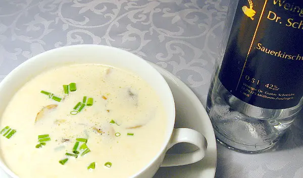 Kastaniensuppe mit Kirschwasser