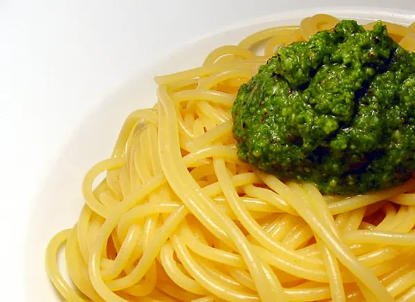 Spaghetti mit Bärlauch-Pesto