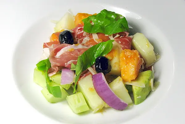 Melonensalat mit Prosciutto