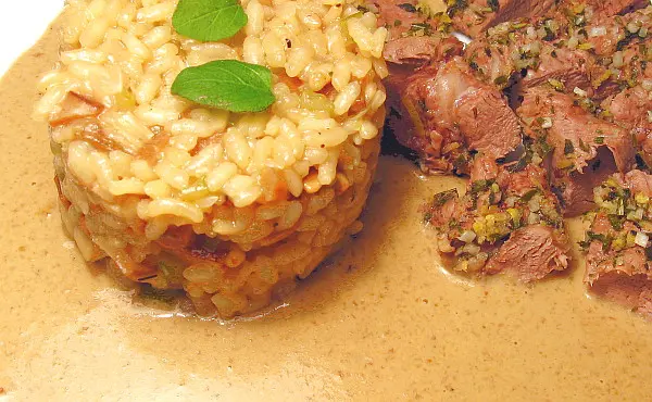 Gedämpftes Lammfilet mit Steinpilz-Risotto