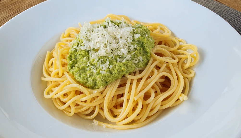 <Pasta mit Zucchini-Pesto>