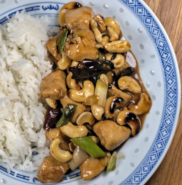 Gong-Bao-Huhn mit Cashewkernen nach Fuchsia Dunlop