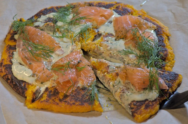 Kürbis-Rösti mit Lachs und Ziegenkäse-Dip